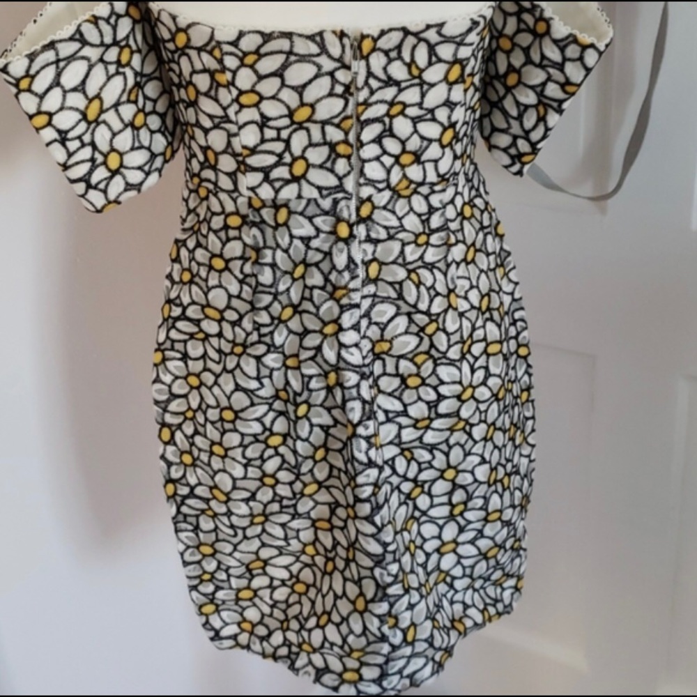 NWT NBD Sleeveless Embroidered Flower Dress - Picture 4 of 6